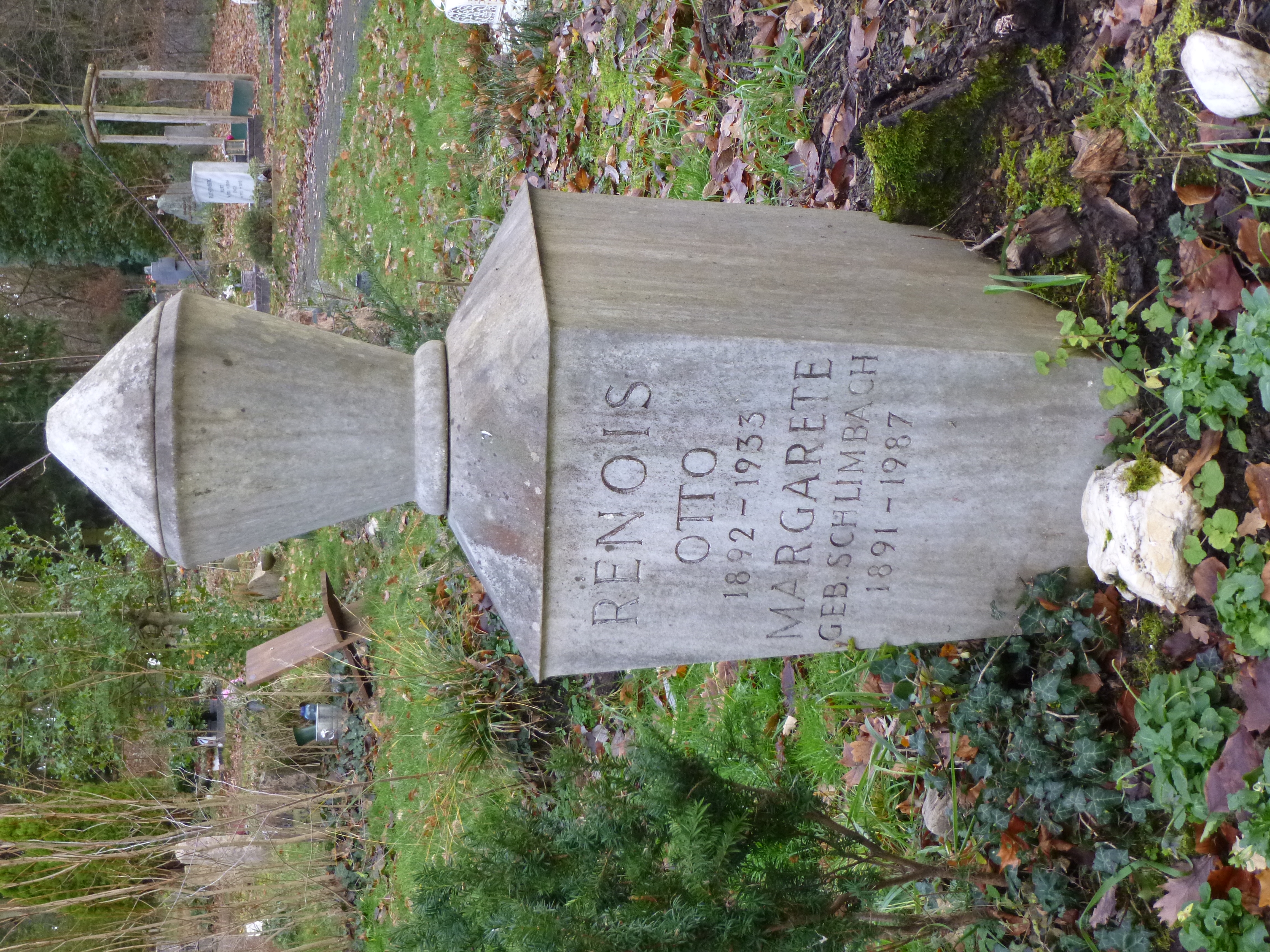 Grabstein von Otto und Grete Renois auf dem Poppelsdorfer Friedhof in Bonn